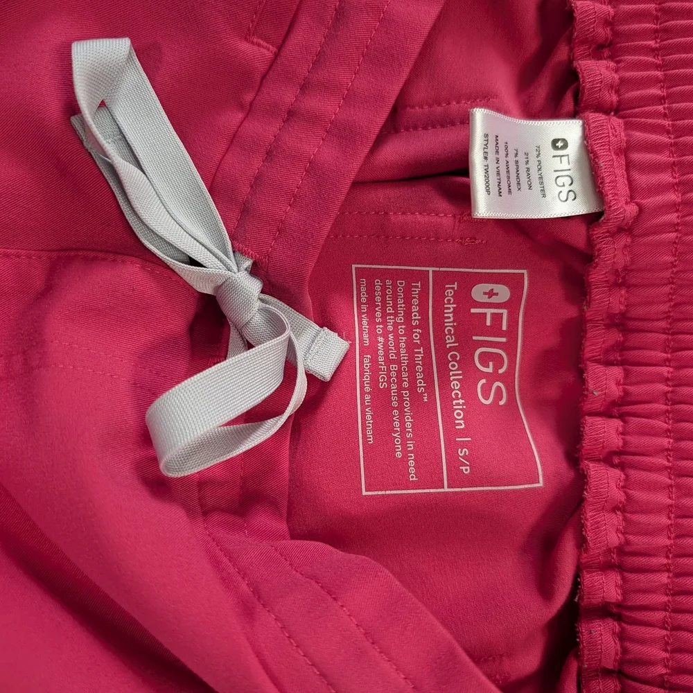 Figs Women's Scrub Set in Bright Pink - Picture 3 of 3
